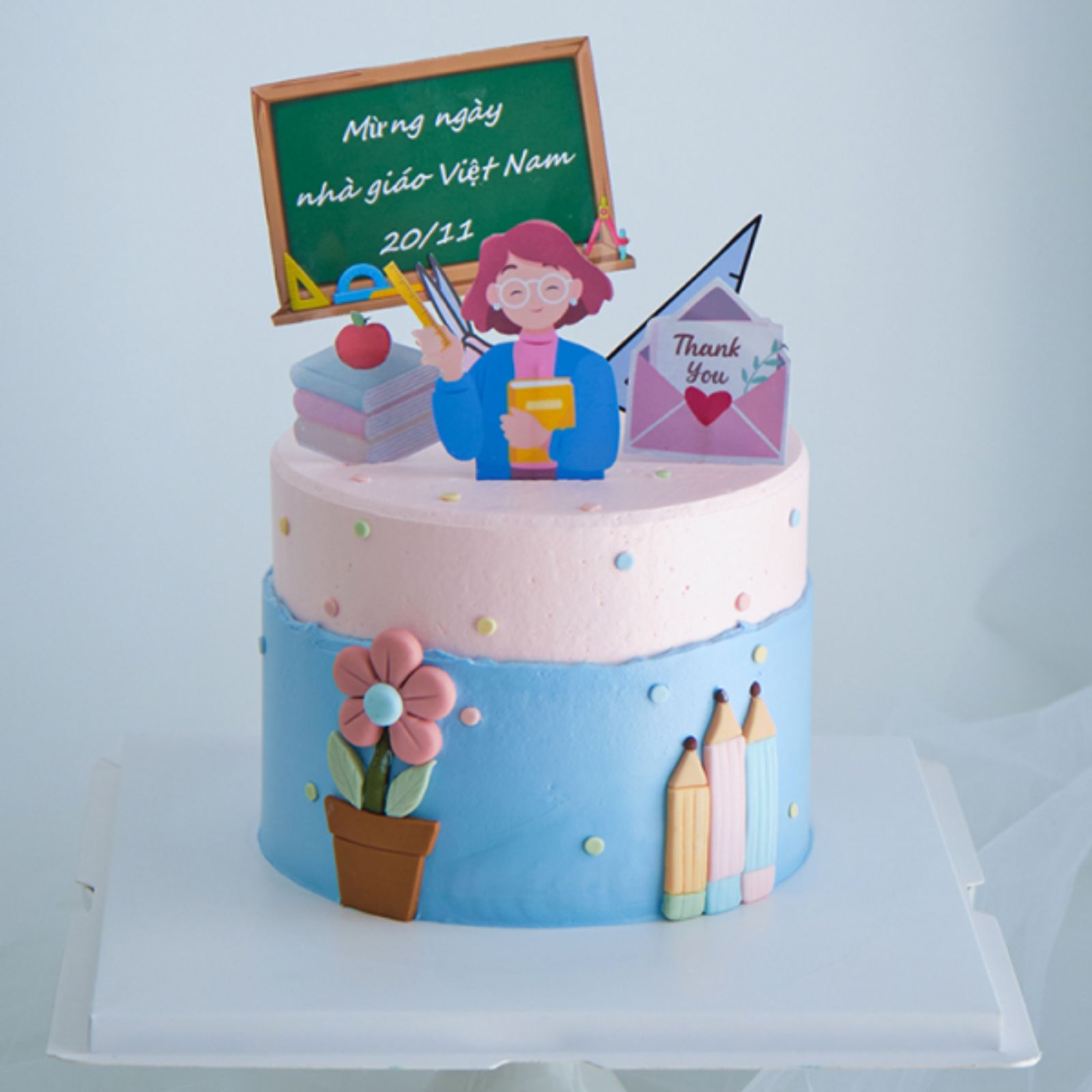 Mẫu bánh kem tặng thầy cô 20/11 mang sắc xanh hồng pastel
