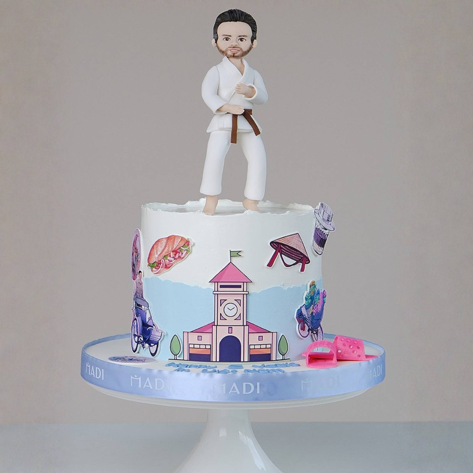 Mẫu bánh sinh nhật sếp nam tạo hình võ sĩ mạnh mẽ