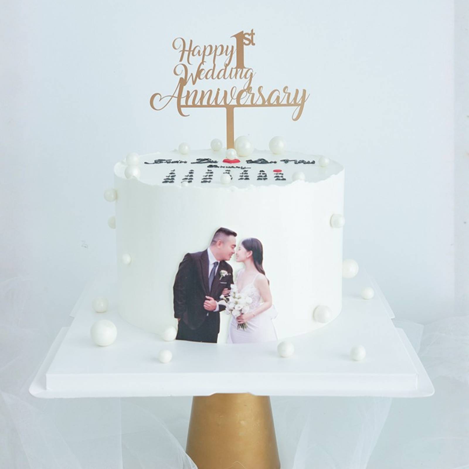 Bánh kỷ niệm ngày cưới đánh dấu cột mốc hôn nhân đầu tiên, khi yêu thương vẫn nguyên vẹn như thuở ban đầu