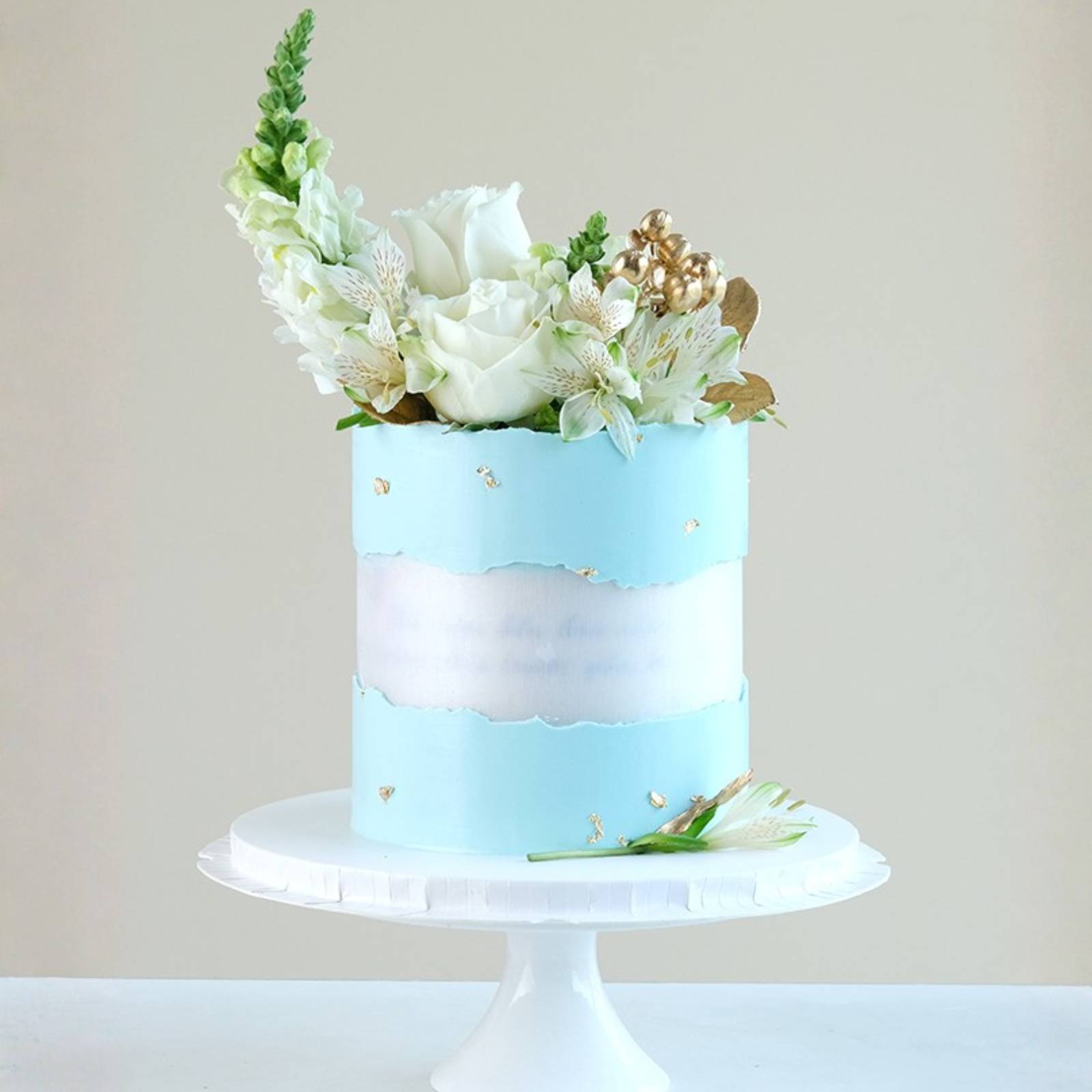 Mười năm đi cùng nhau, yêu thương lớn dần thành mái ấm, được gửi gắm trong bánh kỷ niệm ngày cưới theo yêu cầu