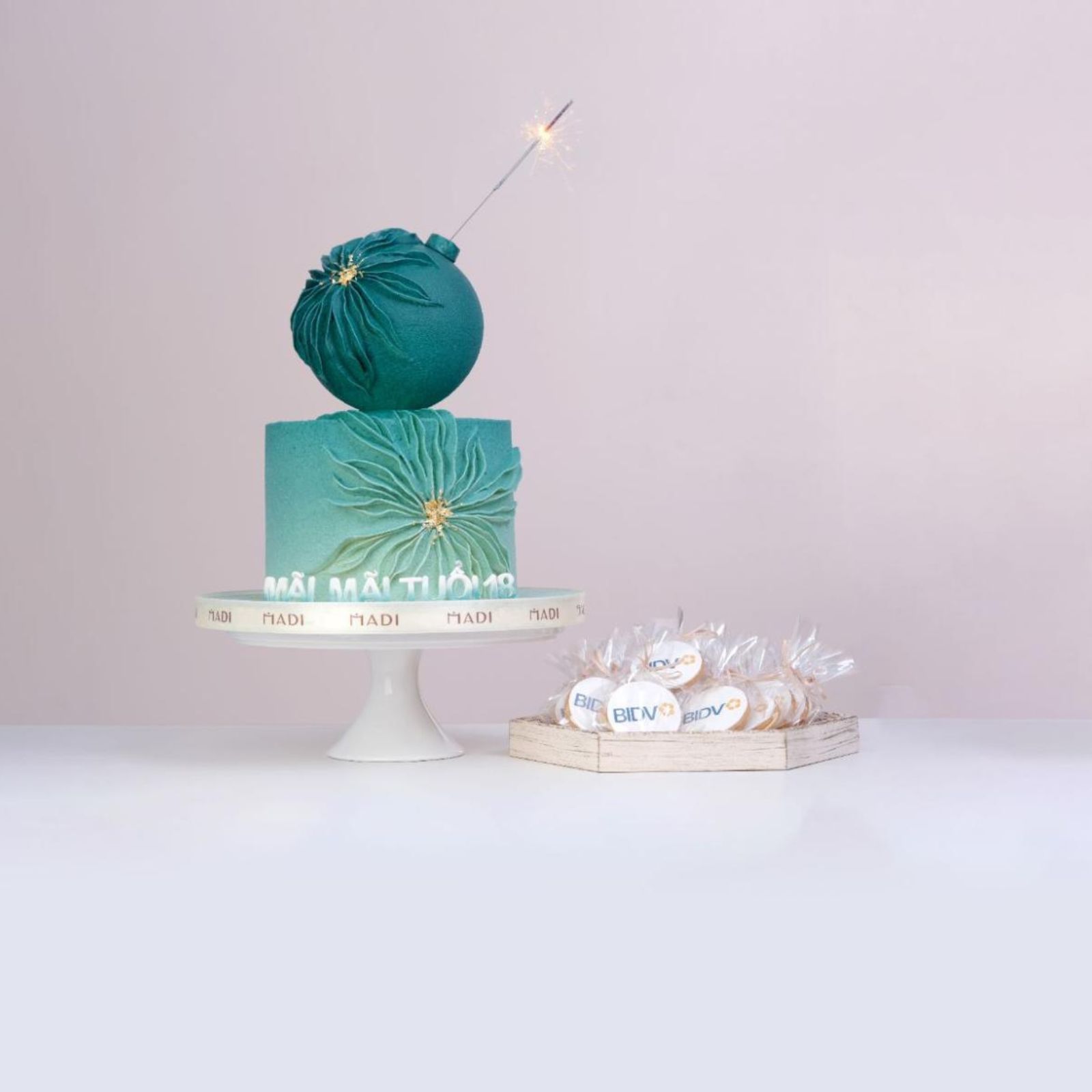 Bánh kem tặng sếp – tối giản, sang trọng, như chính phong cách lãnh đạo đáng tin cậy