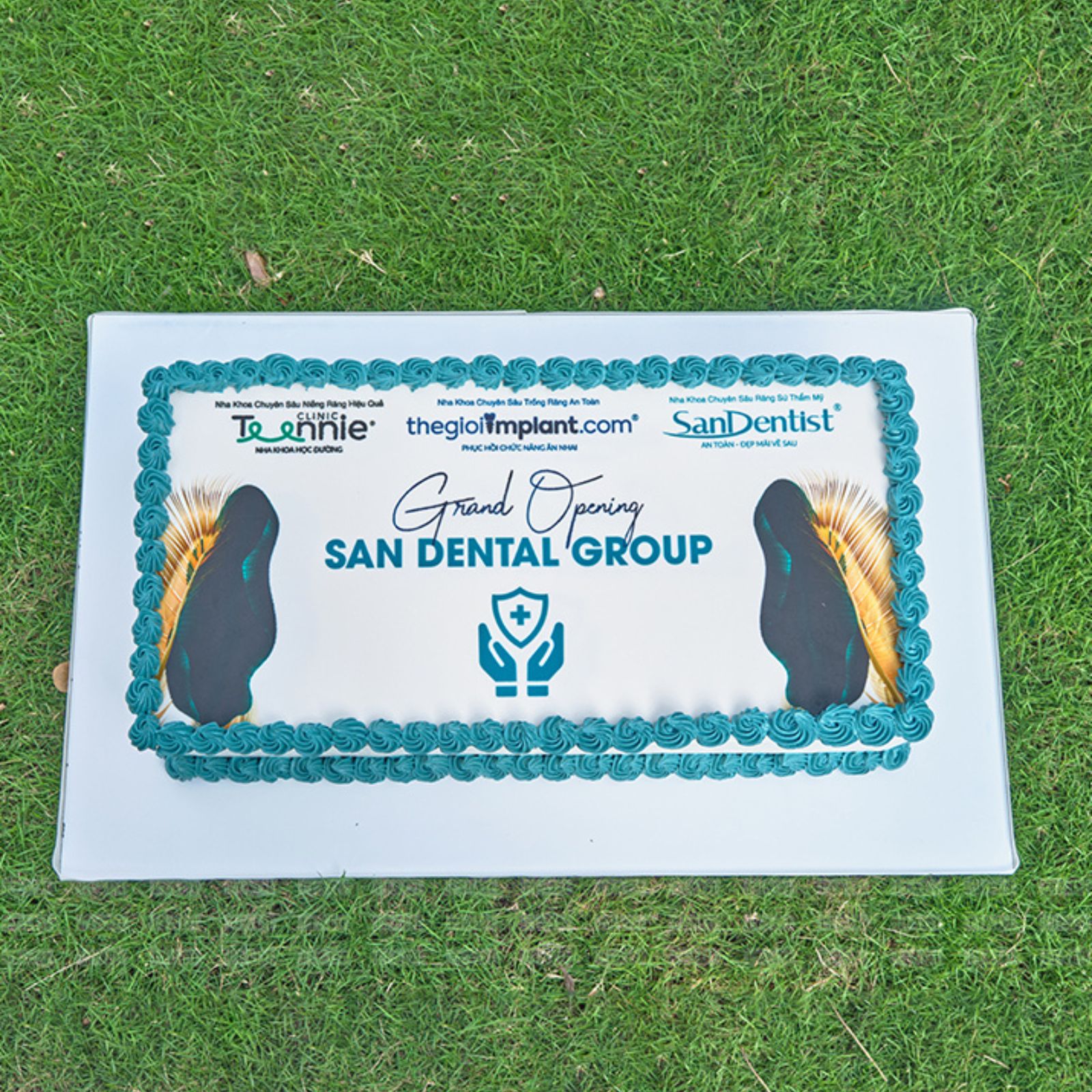 Mẫu bánh khai trương theo yêu cầu in hình