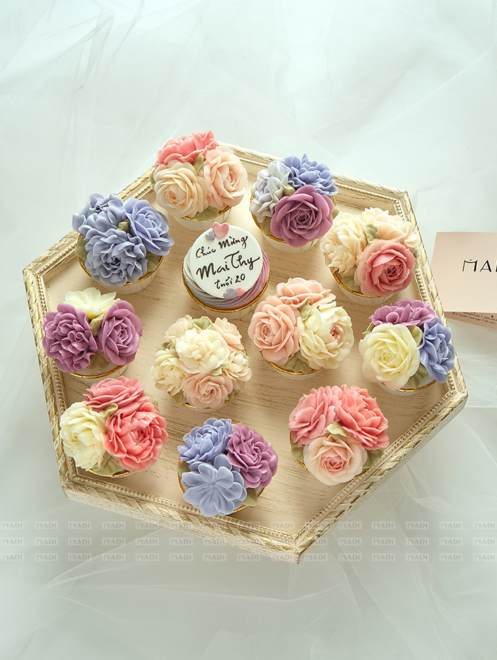 Cupcakes Hoa kem bơ 07