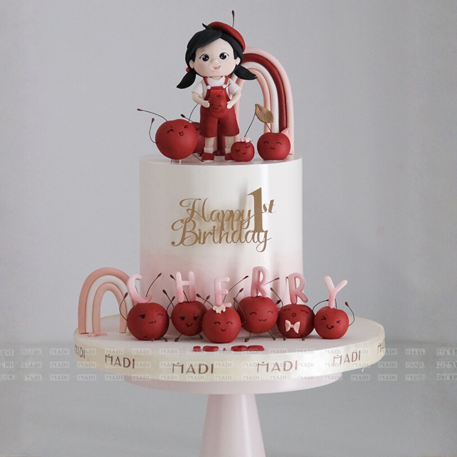 Bánh kem đầy tháng theo yêu cầu với gam hồng phấn kết hợp đỏ anh đào mang đến vẻ ngoài tươi sáng, rạng rỡ, rất phù hợp cho ngày vui của bé