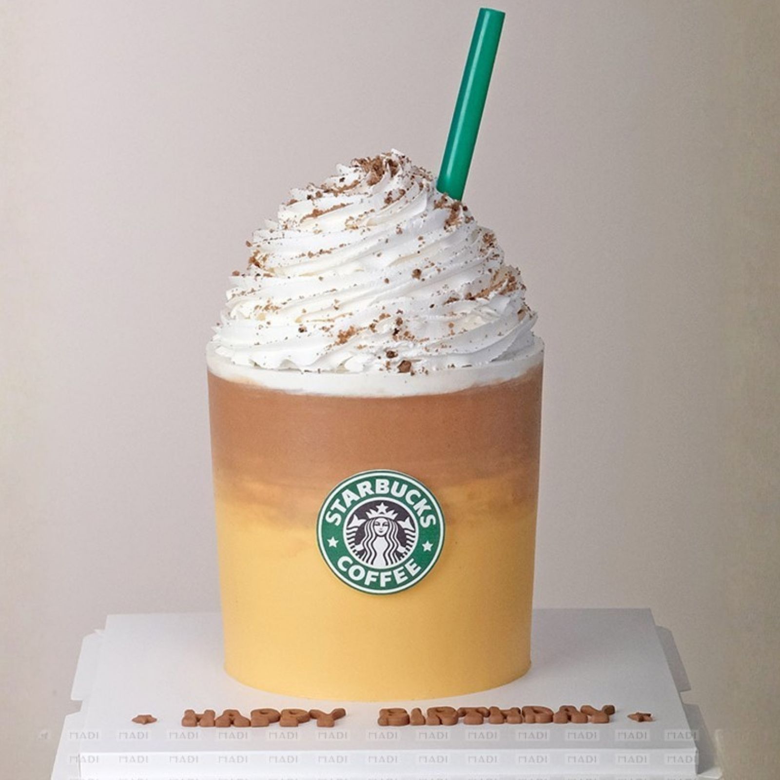 Làm bánh sự kiện theo yêu cầu với mẫu bánh kem hình ly Starbucks, độc đáo và ấn tượng dành cho tín đồ cà phê