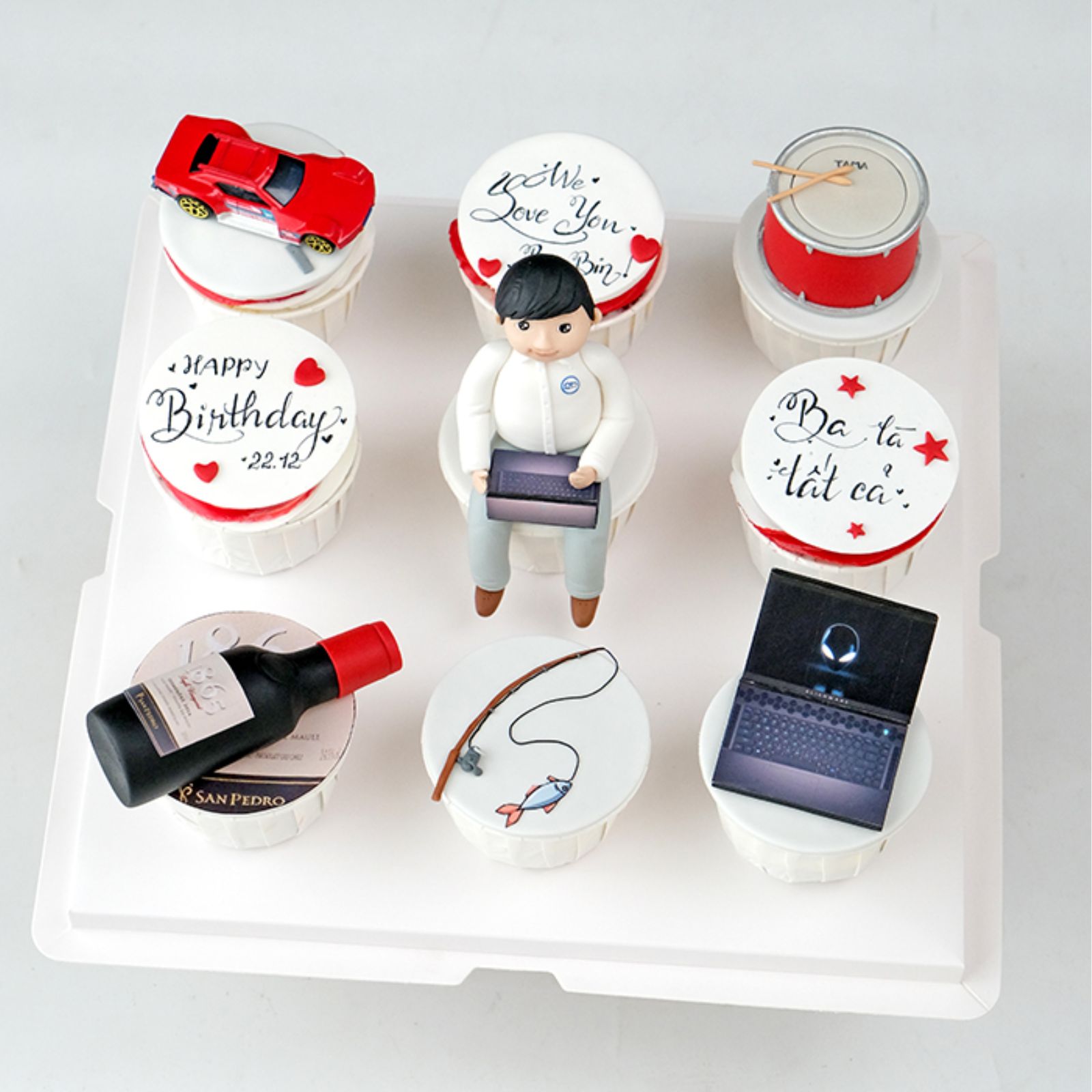 Bánh kem đẹp tặng người yêu với set cupcakes sinh nhật dành cho bạn trai đam mê âm nhạc và tốc độ