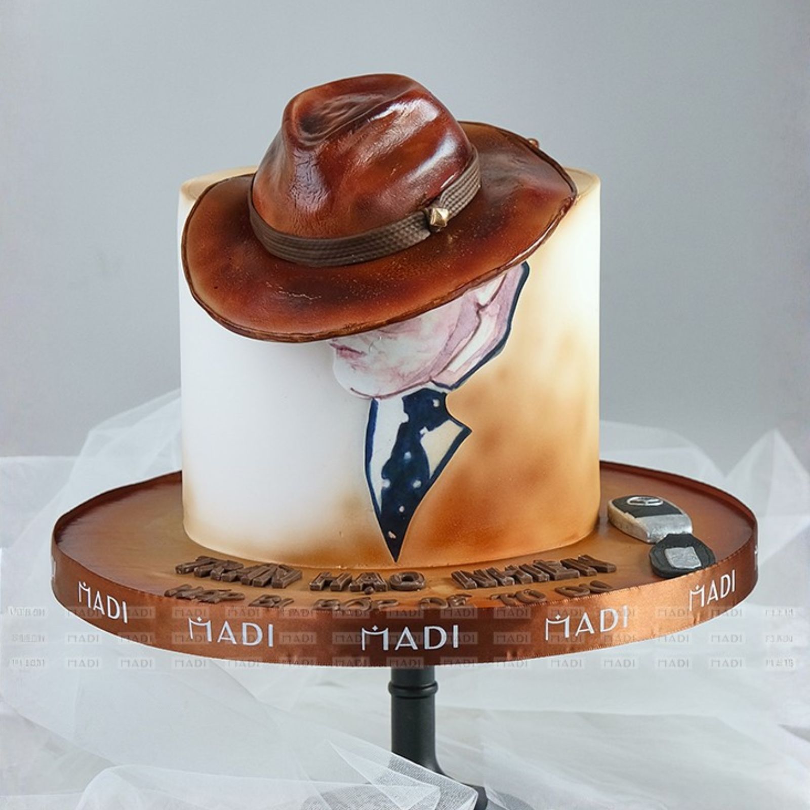 Đặt bánh tặng người yêu theo yêu cầu với mẫu bánh mũ dạ Cowboy, đậm chất phong trần cho chàng trai cá tính và bản lĩnh