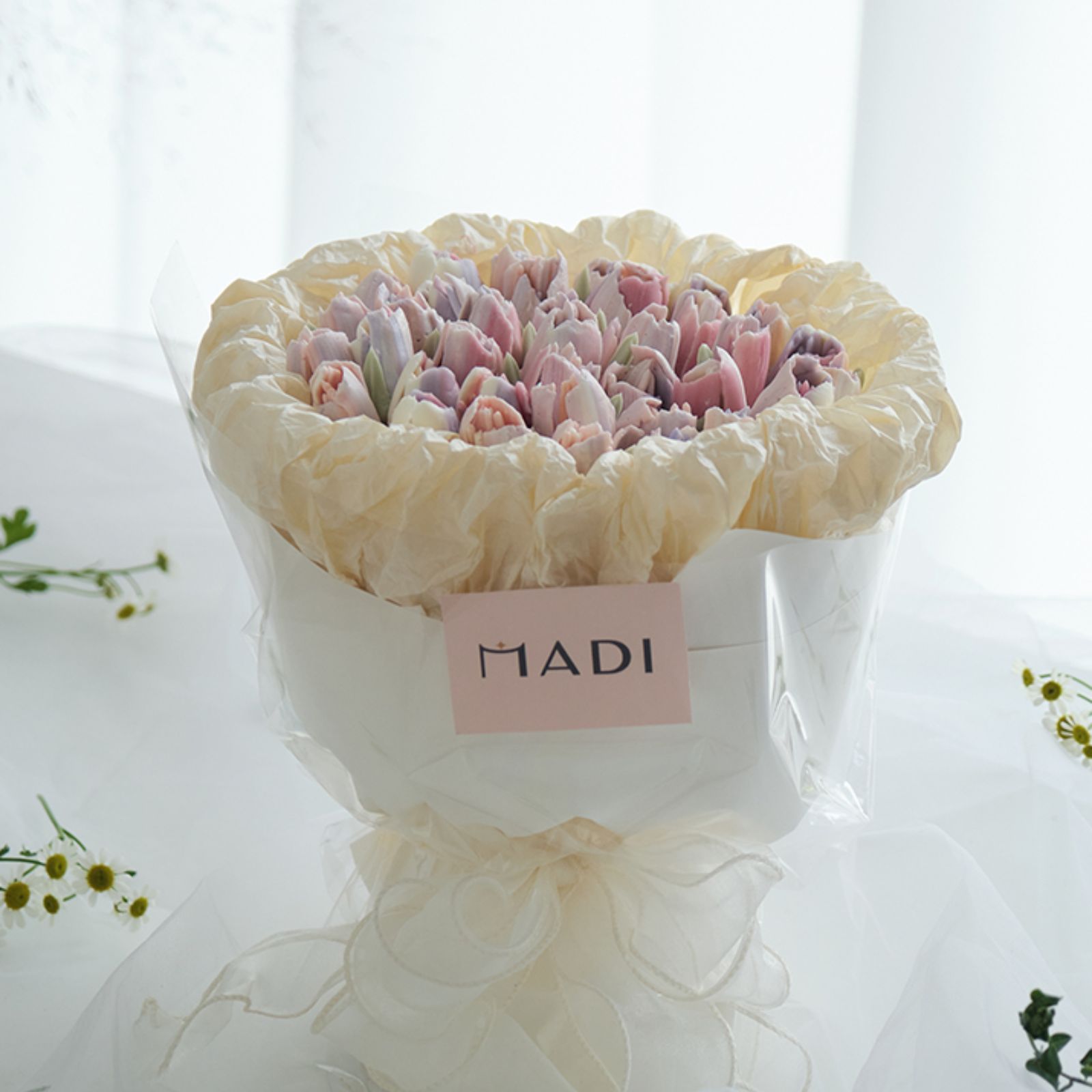 MaDi nhận làm bánh kem 8 3 theo yêu cầu với thiết kế tulip ngọt ngào, thay lời trân quý tinh tế gửi đến sếp