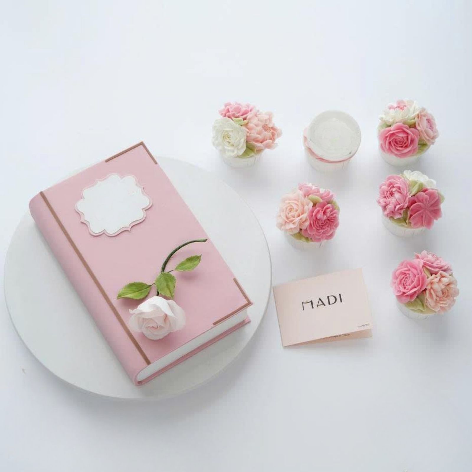 Mẫu bánh kem 8 3 thay lời tri ân gửi đến Thầy Cô, những người đã viết nên ước mơ cho bao thế hệ học trò