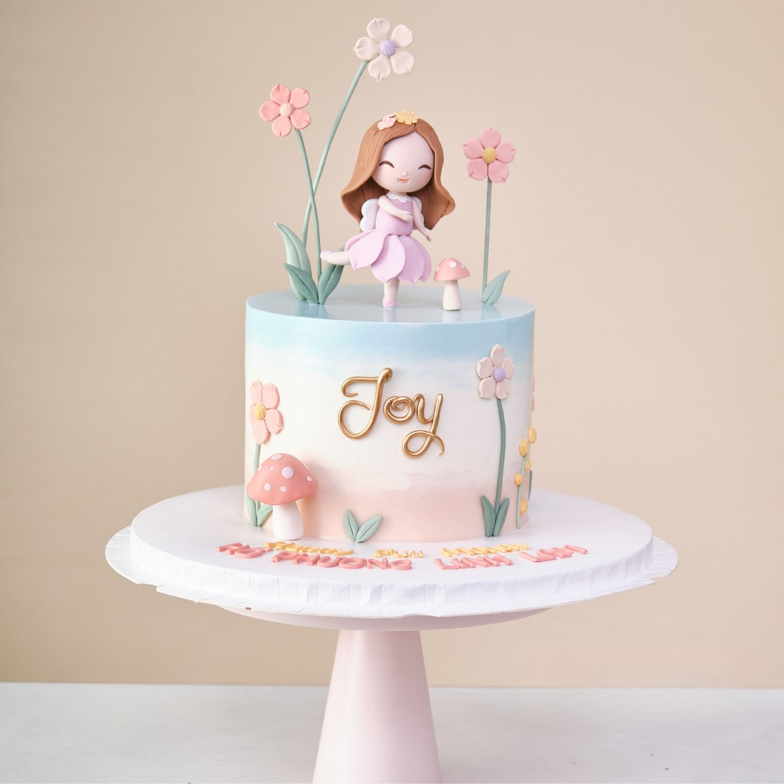 Bánh kem thôi nôi dễ thương với gam màu ombre pastel hòa quyện cùng chi tiết hoa 3D và nhân vật nữ nhỏ xinh