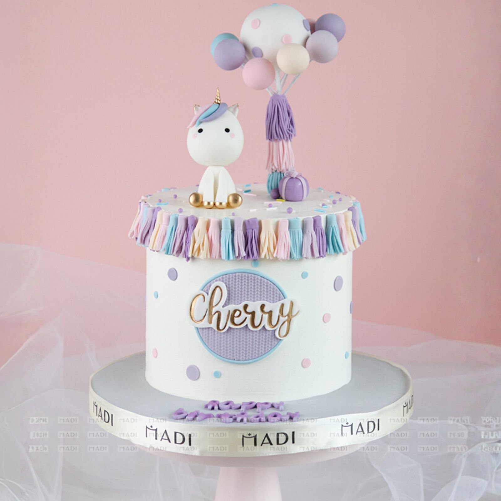 Bánh kem thôi nôi cho bé tạo hình Unicorn với sự kết hợp hài hòa giữa sắc tím lilac, xanh baby và vàng ánh kim