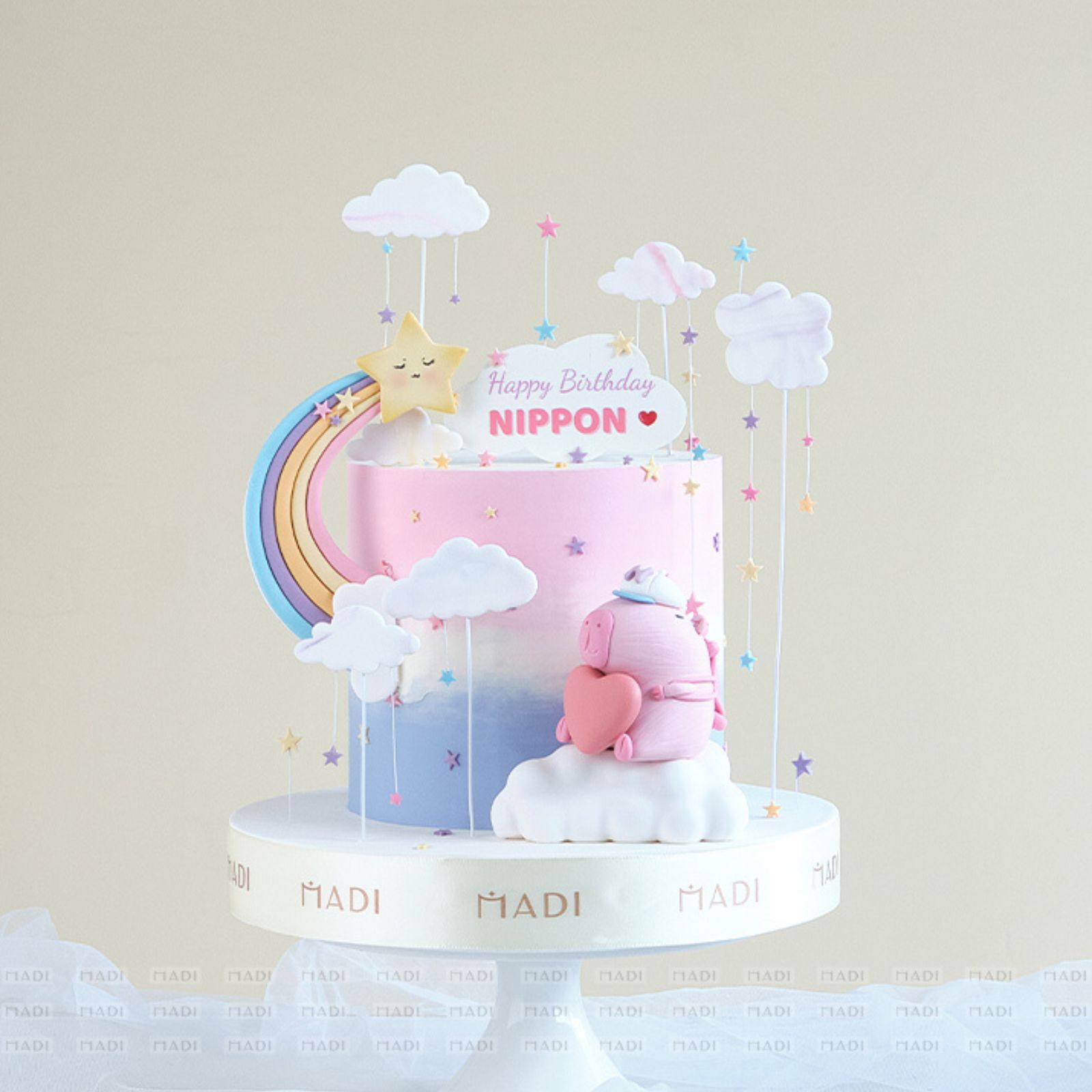 Đặt bánh sự kiện sinh nhật bé gái hình capybara với tông hồng tím pastel mơ mộng, ngọt ngào