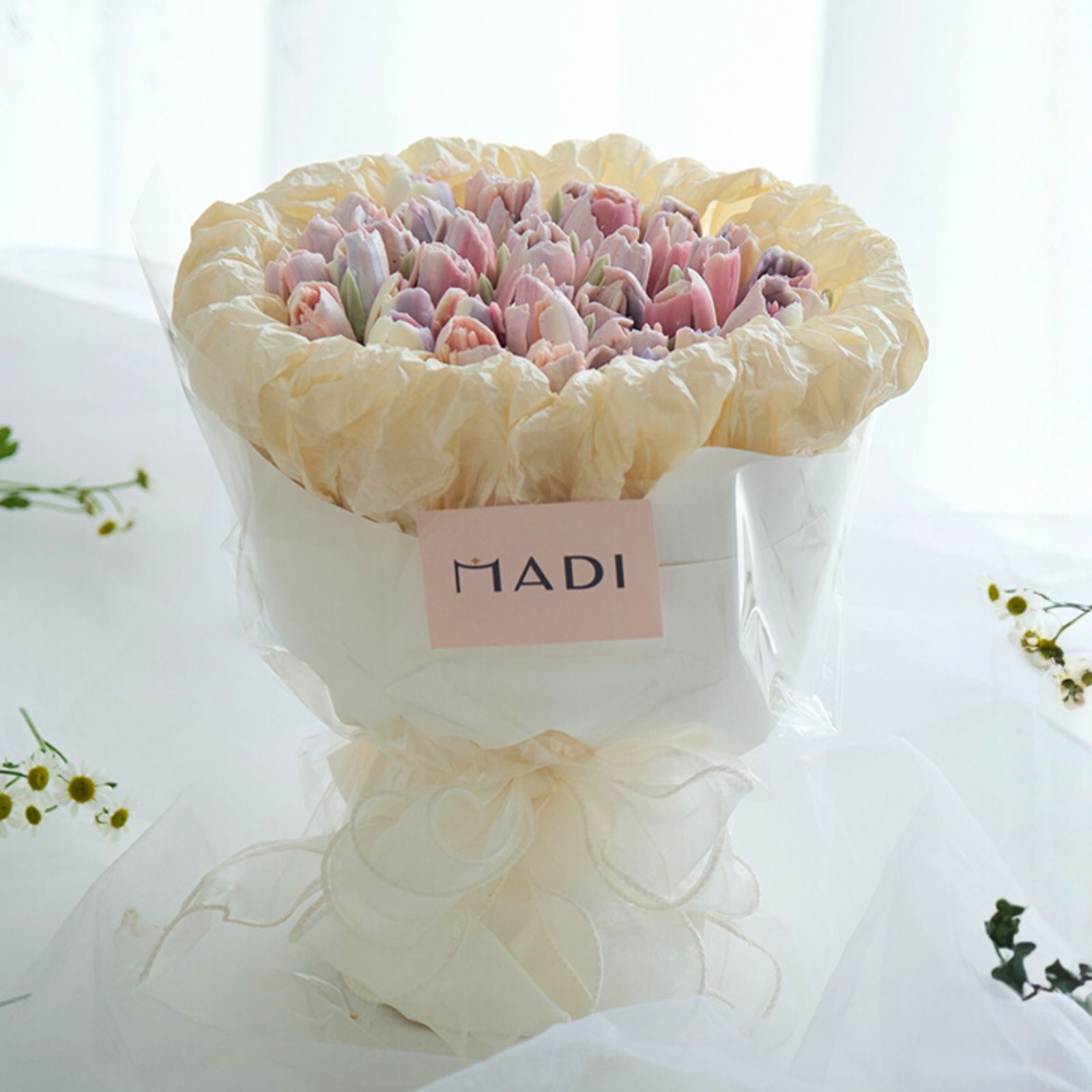 Đặt bánh tặng người yêu theo yêu cầu với mẫu bánh kem tạo hình bó hoa tulip, ngọt ngào dành tặng bạn gái dịp sinh nhật