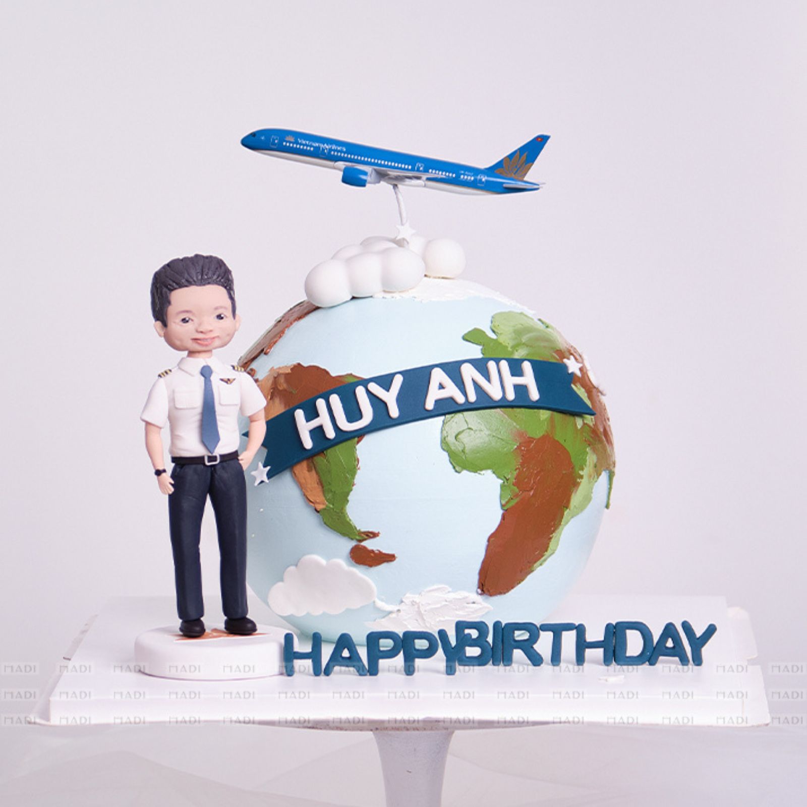 Bánh kem sự kiện theo yêu cầu tạo hình cá nhân hoá nghề nghiệp cơ trưởng, ấn tượng và đầy dấu ấn riêng