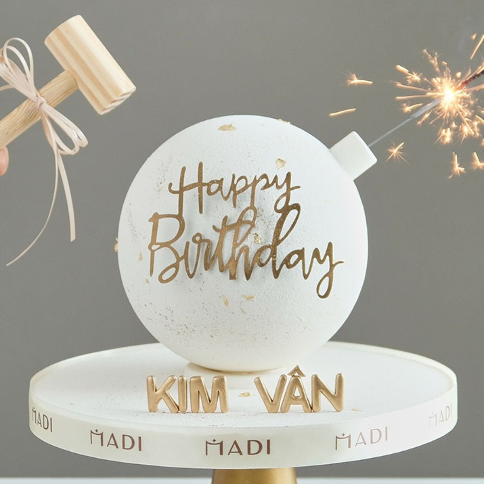 Bánh kem sự kiện Pinata sinh nhật đầy bất ngờ, thích hợp dành tặng bạn bè trong ngày vui