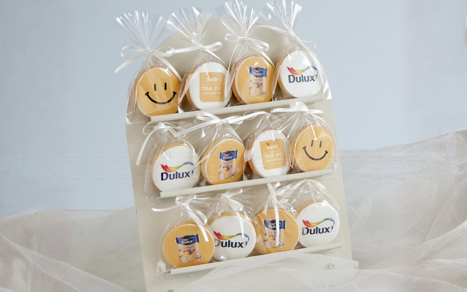 Mẫu Cookie thiết kế theo logo thương hiệu, lựa chọn nổi bật trong set bánh Biscuit và Cookie cho sự kiện, quà tặng