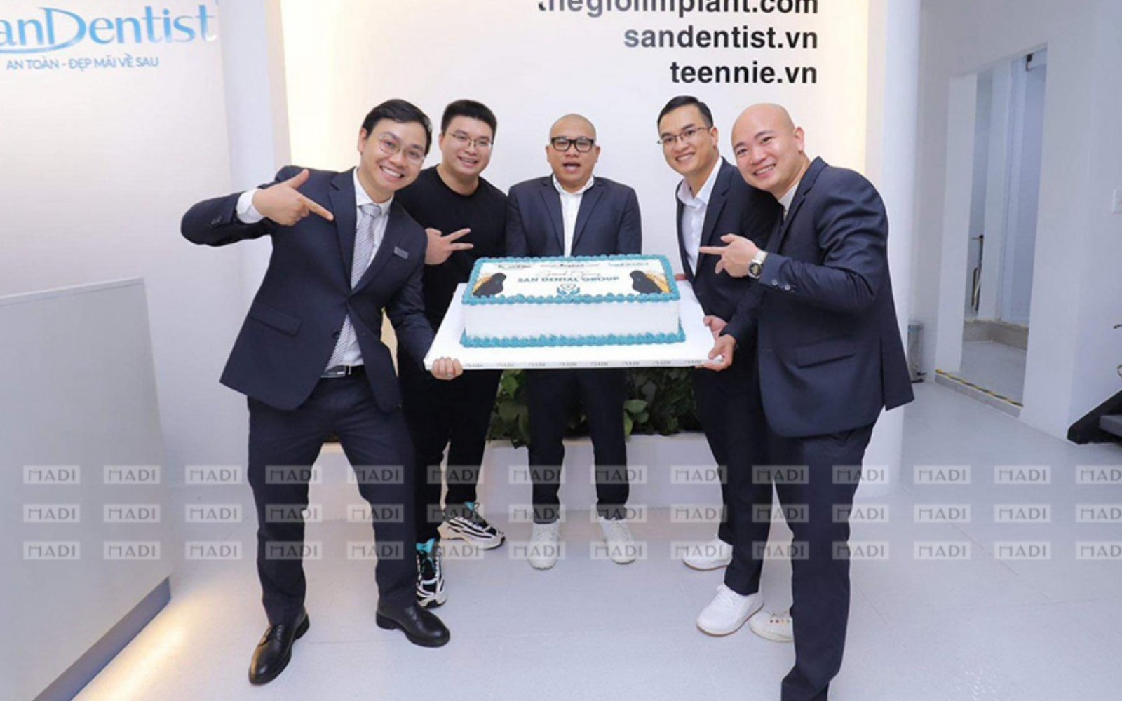 Cùng MaDi nâng tầm bánh kem tặng khách hàng, đối tác doanh nghiệp và khách hàng VIP bằng thiết kế tinh tế, sang trọng
