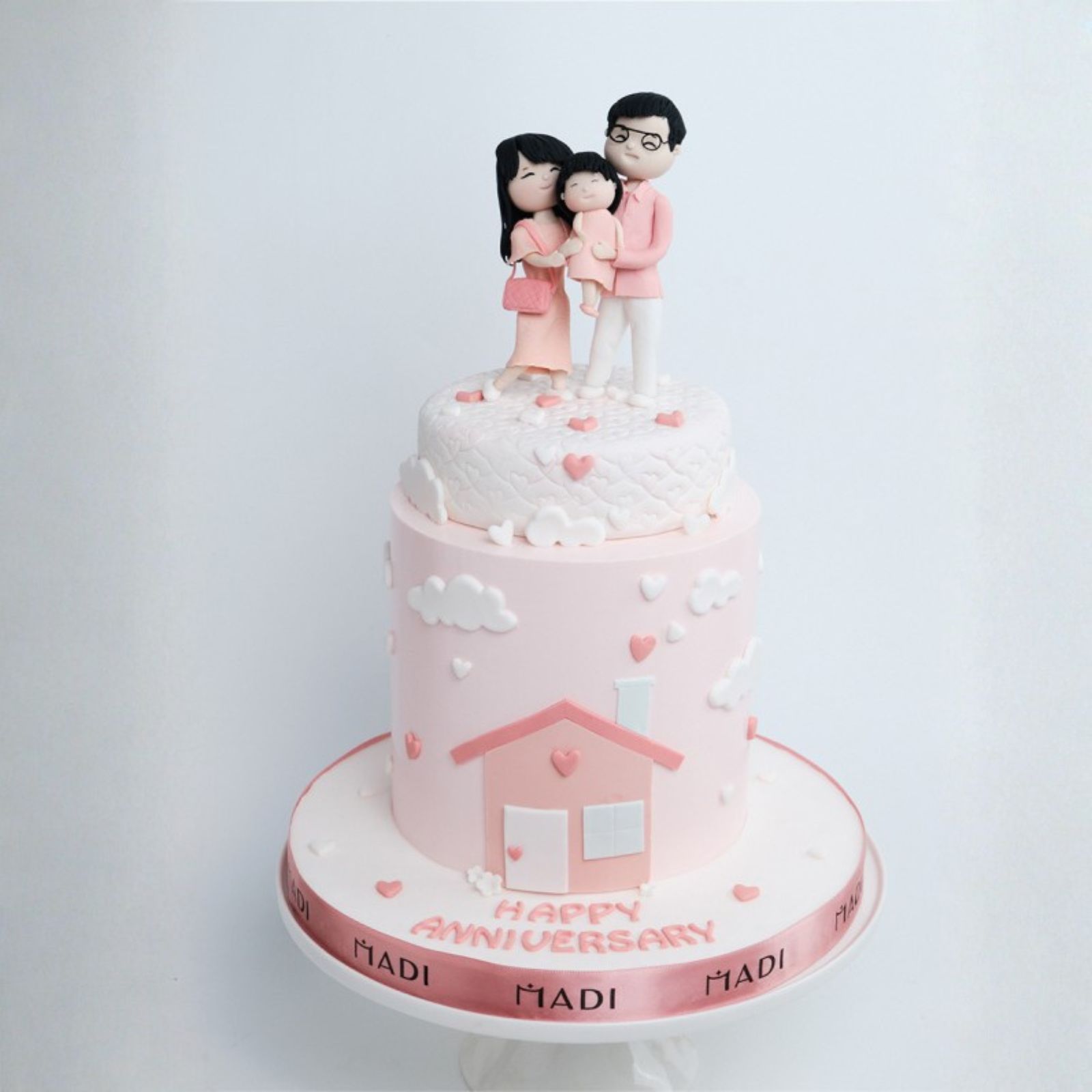 Đặt bánh sự kiện theo yêu cầu với chiếc bánh kem ngọt ngào kể lại hành trình yêu, cưới và tổ ấm hạnh phúc