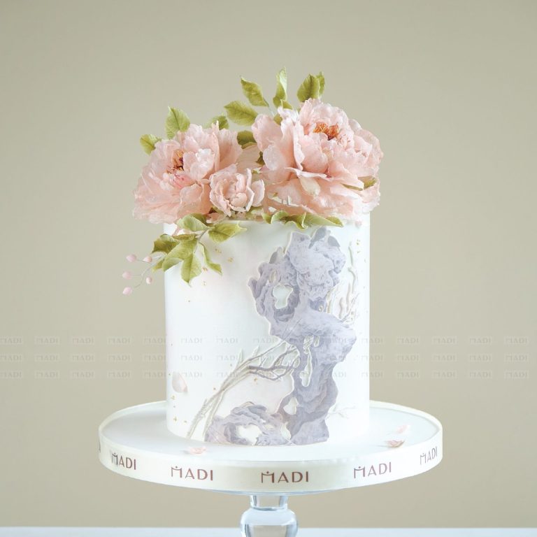 Tựa đóa mẫu đơn kiêu hãnh, chiếc bánh kem 8/3 là lời tri ân ngọt ngào và đầy trân trọng dành riêng cho mẹ