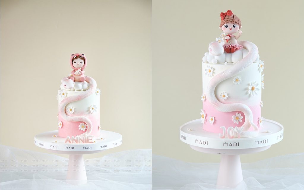 Hai mẫu bánh kem thôi nôi bé gái tuổi Rắn dành cho bé sinh năm Ất Tỵ