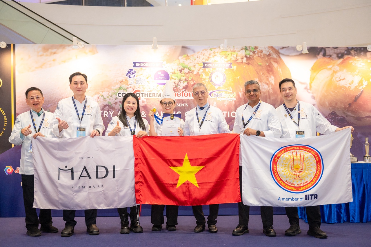 Đoàn Việt Nam và MaDi tại cuộc thi bánh quốc tế