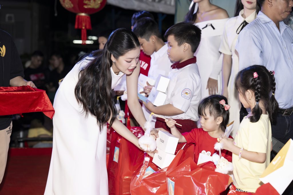 MaDi trao bánh trung thu và quà cho trẻ em có hoàn cảnh khó khăn