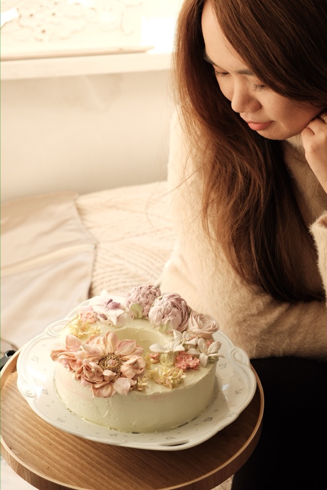Bánh hoa kem bơ Hàn Quốc tông pastel với từng đóa hoa vẩy tay thủ công