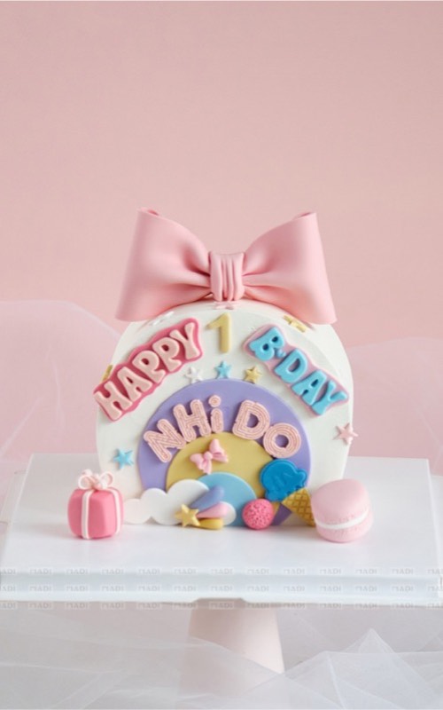 Bánh kem đầy tháng tối giản tông pastel gắn nơ size 16cm tại Tiệm Bánh MaDi