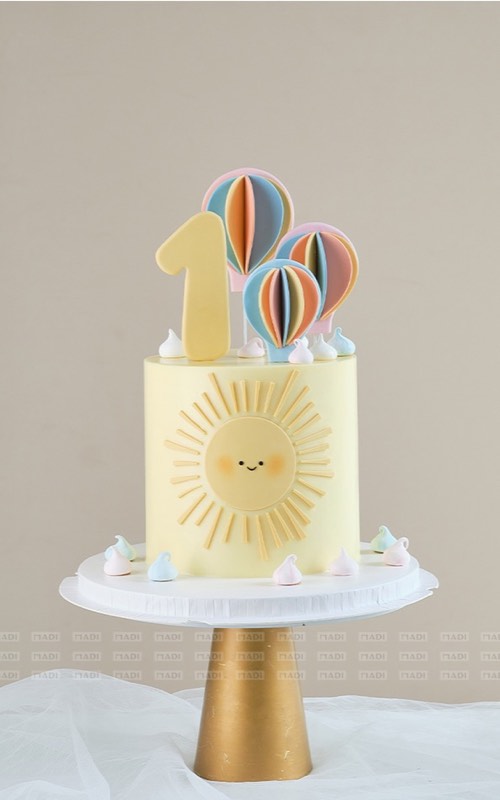 Bánh kem đầy tháng cho bé tông trung tính size 16cm tại Tiệm Bánh MaDi