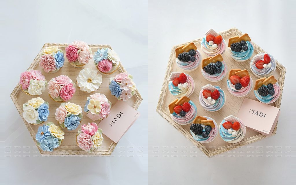 Set cupcake hoa kem bơ và trái cây làm quà tri ân nhân viên